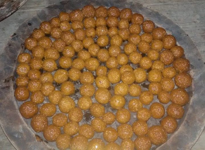 ঐতিহ্যবাহী সুস্বাদু নারকেল নাড়ু রেসিপি