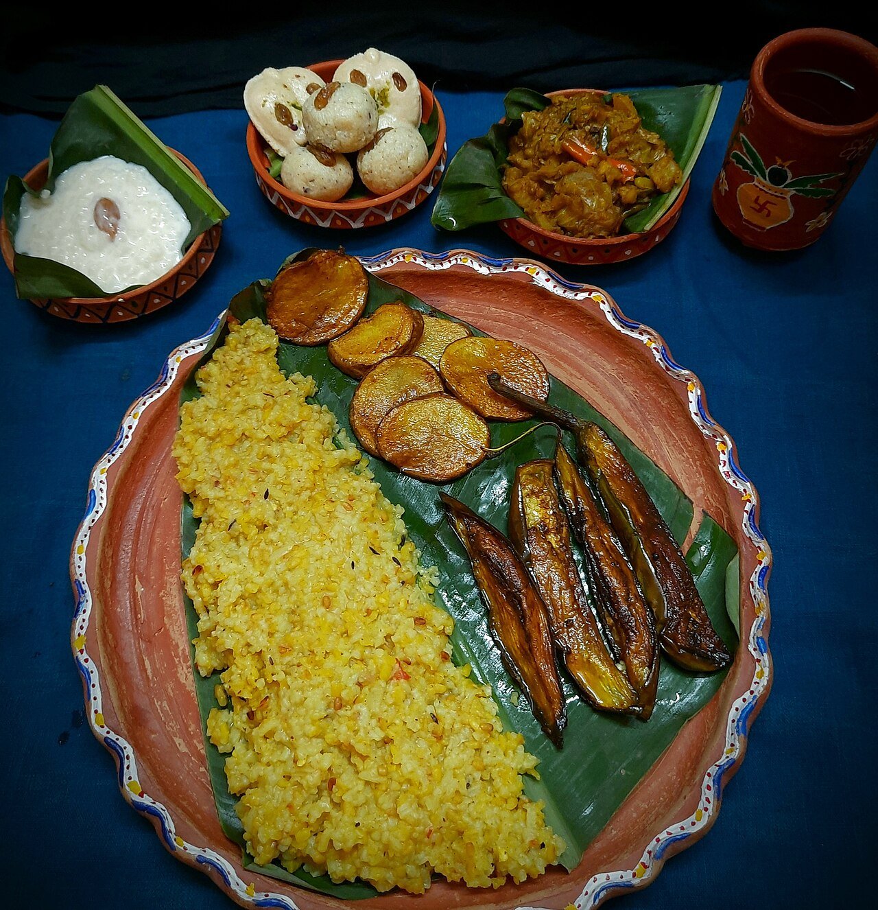 লাবড়া রেসিপি: ঐতিহ্যবাহী নিরামিষ স্বাদের আসল রহস্য! 2 ঐতিহ্যবাহী লাবড়া রেসিপি পরিবেশন